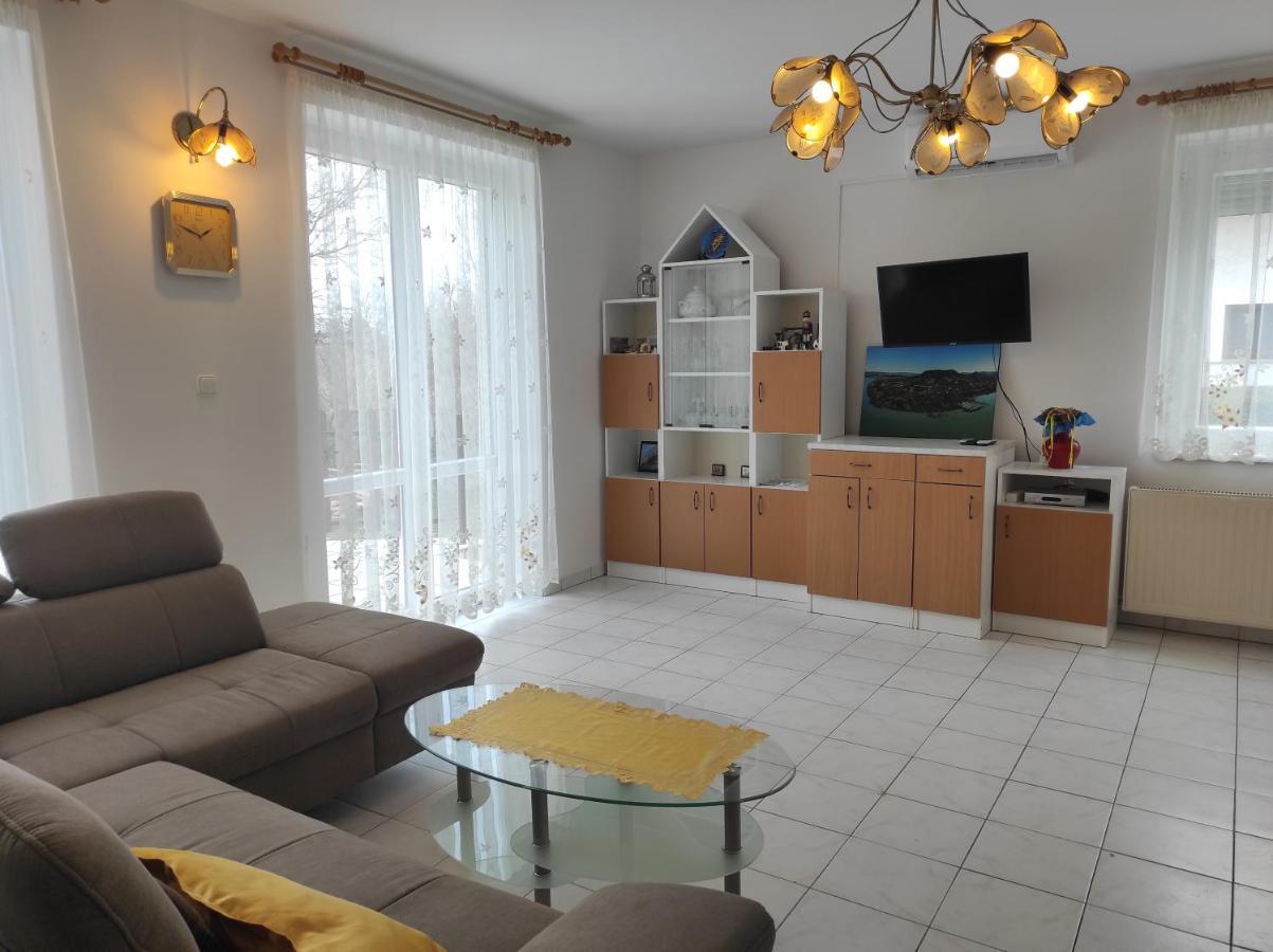 Badacsony Apartmanhaz Badacsonytomaj Buitenkant foto
