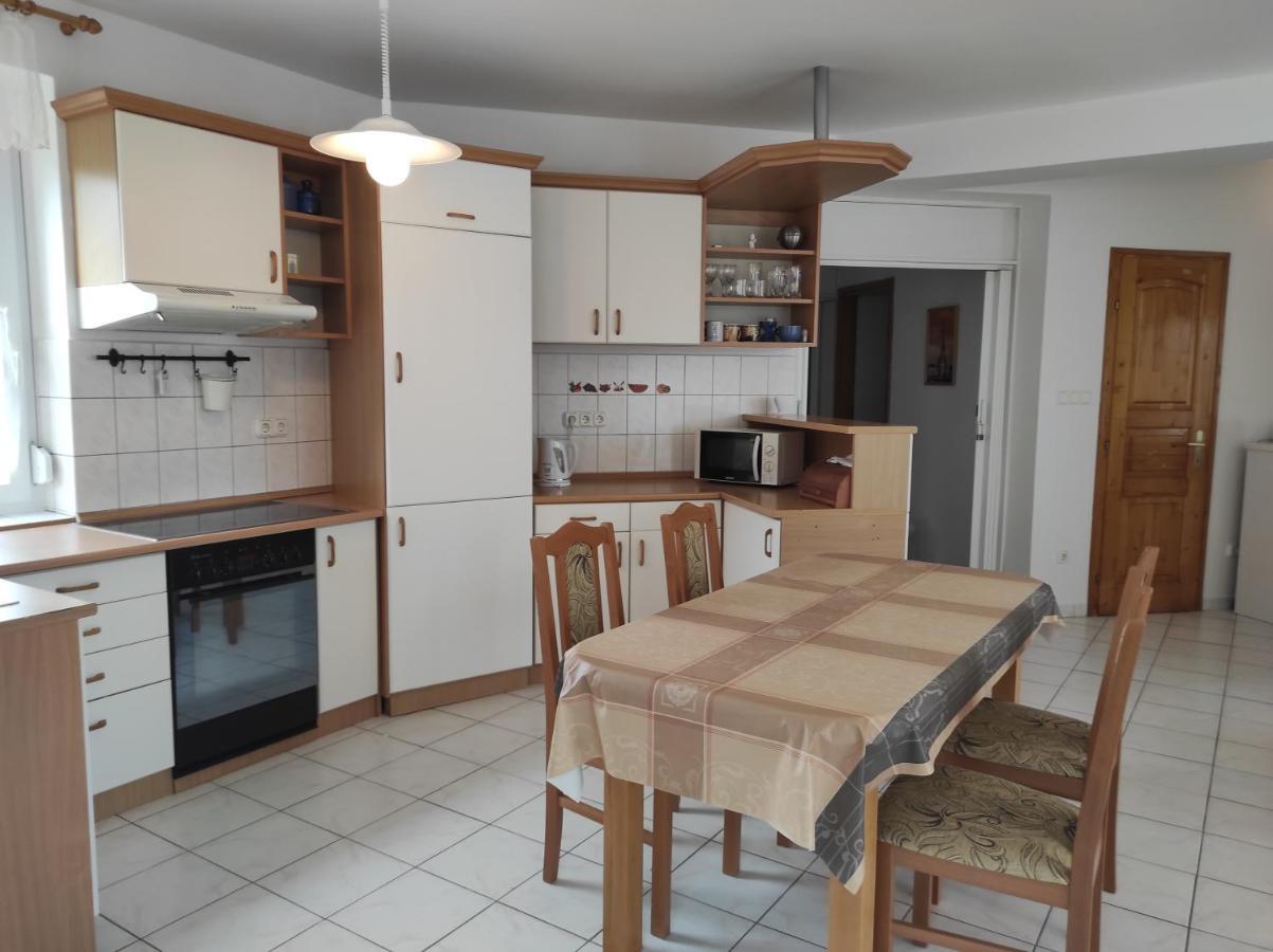 Badacsony Apartmanhaz Badacsonytomaj Buitenkant foto