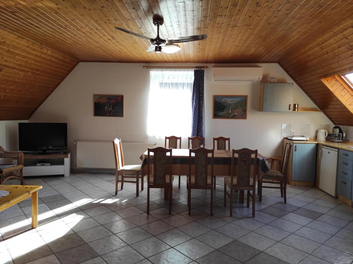 Badacsony Apartmanhaz Badacsonytomaj Buitenkant foto