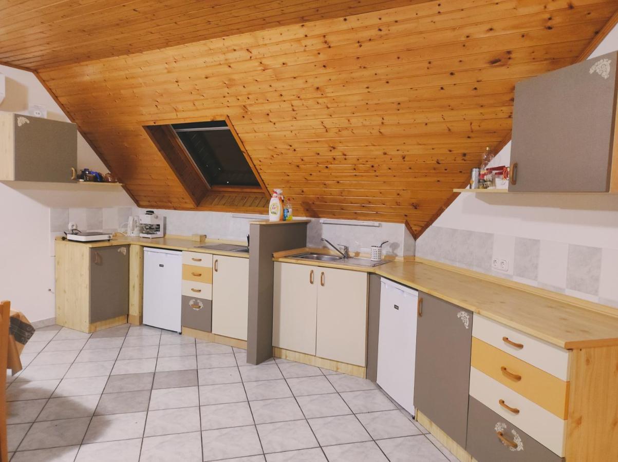Badacsony Apartmanhaz Badacsonytomaj Buitenkant foto