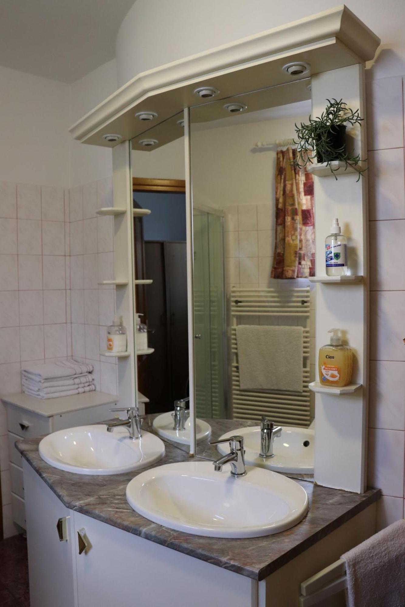 Badacsony Apartmanhaz Badacsonytomaj Buitenkant foto