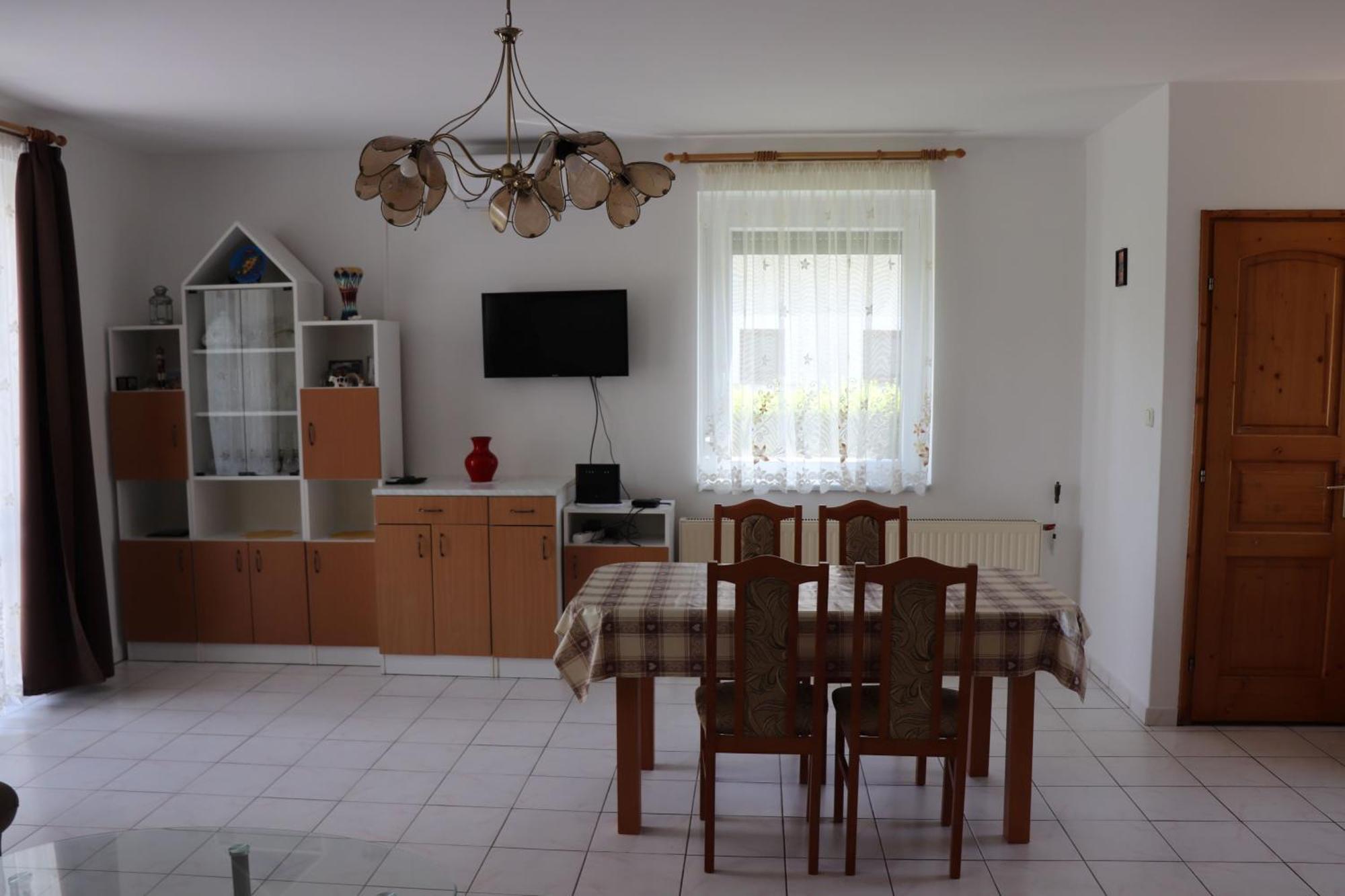 Badacsony Apartmanhaz Badacsonytomaj Buitenkant foto